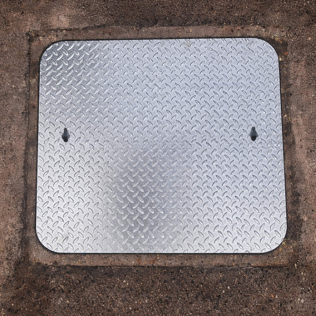 Replacing a Broken Manhole Lid, What Actually Matters