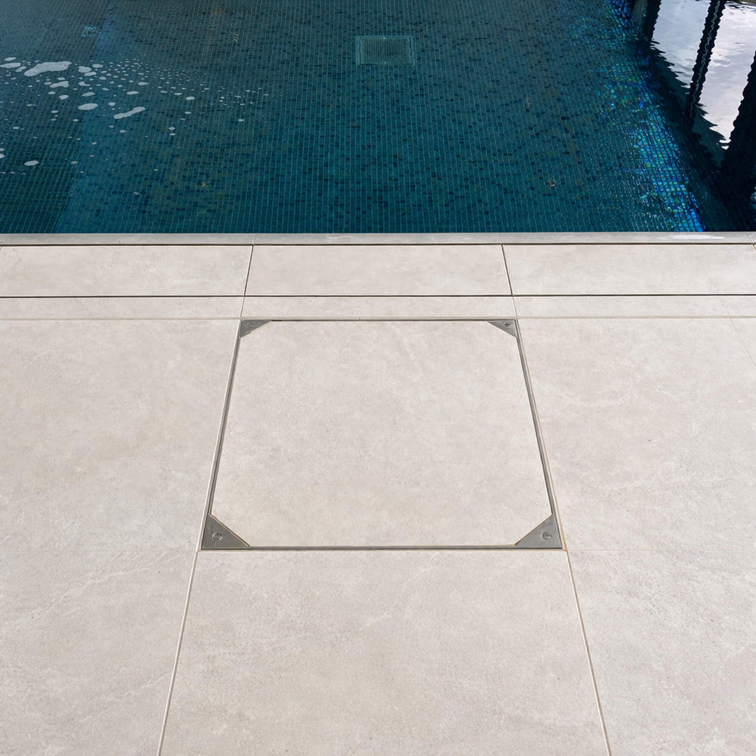 Stainless Steel Recessed Manhole Covers for Long Term Access