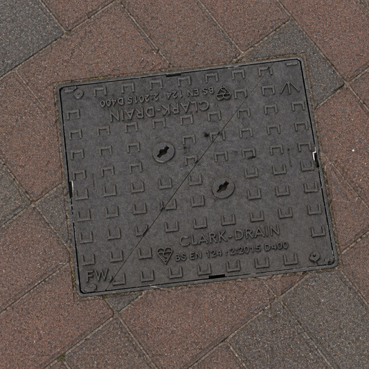 675 x 675mm Double Triangular Ductile Iron Manhole Cover and Frame D400