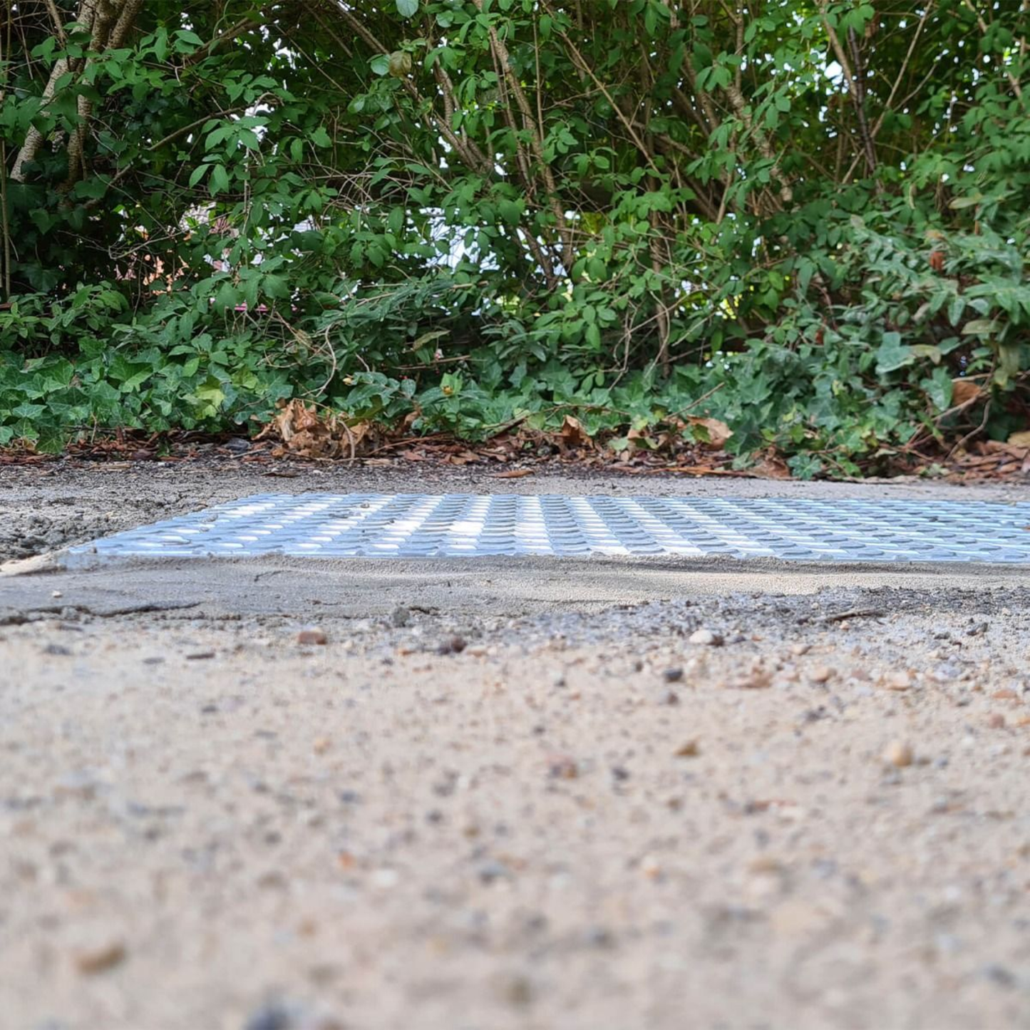 300 x 300mm Sealed & Locking Solid Top Manhole Cover