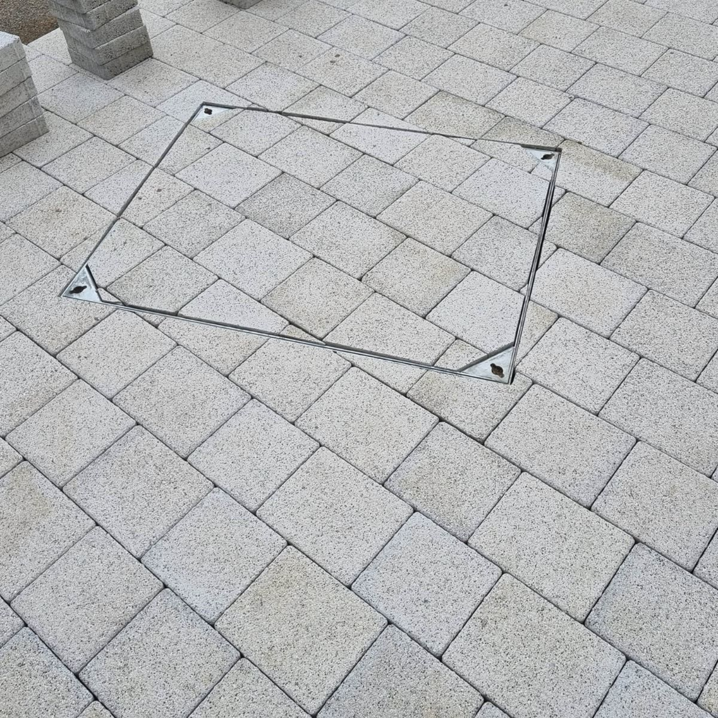 300 x 300mm Block Paving Recessed Manhole Cover 10 Tonne, 60mm Tray